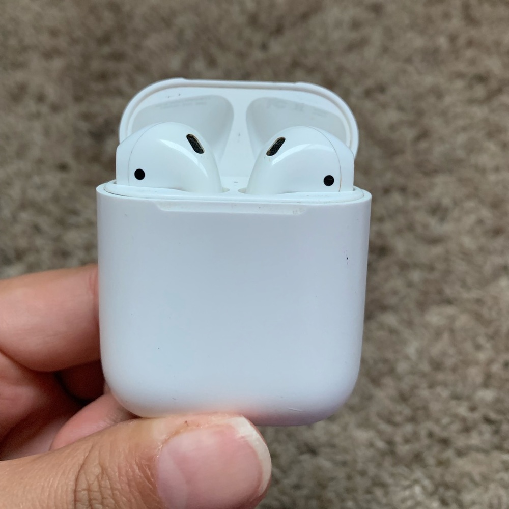 Apple AirPods 1st generation